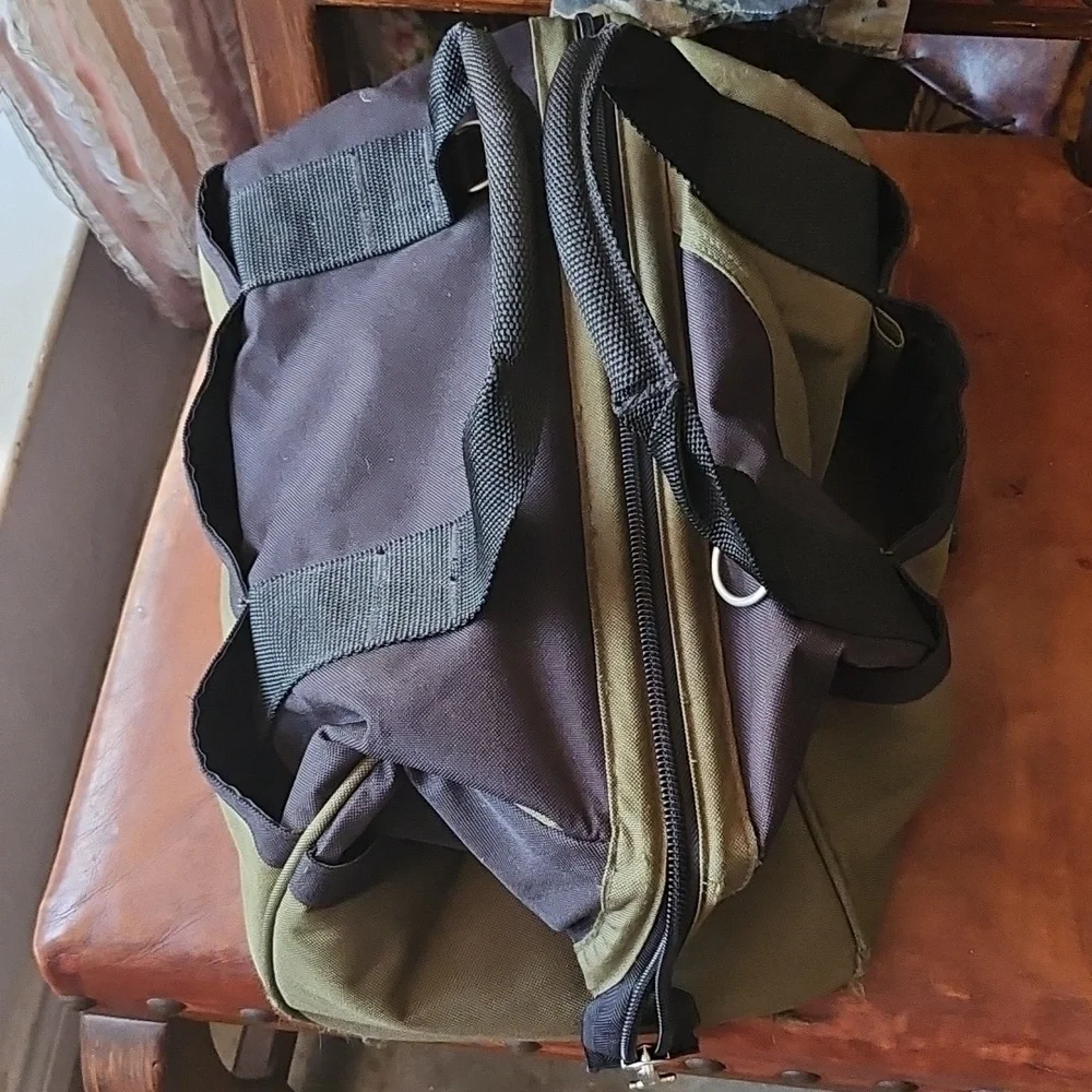 Olive Green and Black Men’s Carry Bag with Shoulder Strap